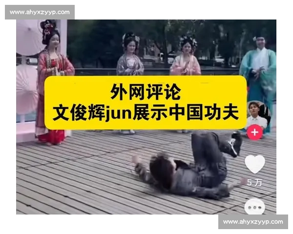文俊辉巴黎街头武术炫技 中国功夫点燃法式热情 文俊辉巴黎街头武术炫技 中国功夫点燃法式热情
